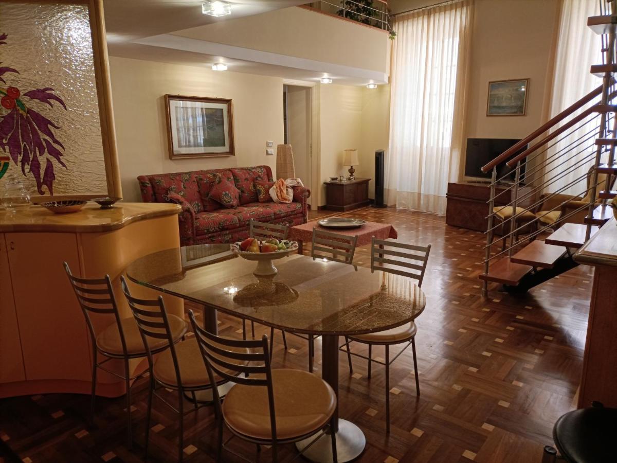 Casa Alexandra In Centro E A Pochi Passi Dal Mare Lägenhet Imperia Exteriör bild