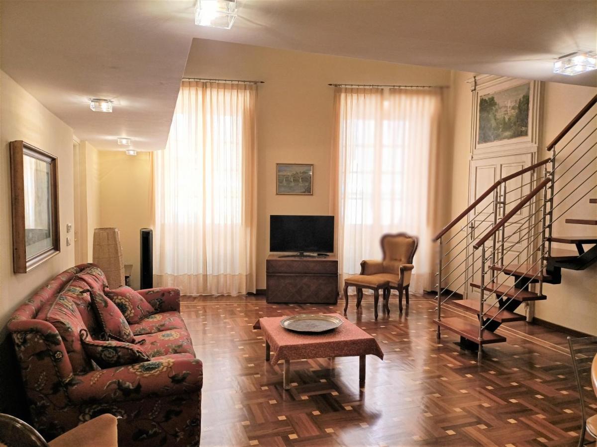 Casa Alexandra In Centro E A Pochi Passi Dal Mare Lägenhet Imperia Exteriör bild