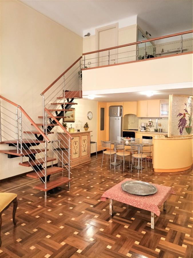 Casa Alexandra In Centro E A Pochi Passi Dal Mare Lägenhet Imperia Exteriör bild